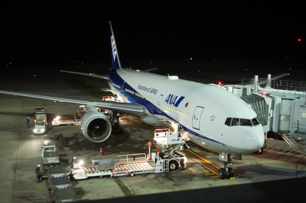 Ana410便 秋田ー羽田線搭乗記 話題の最新キャビン777 722 続いて普通席へ 大都会rjskのブログ